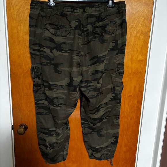 Sanctuary x Anthropologie Linen Crop Camo Cargo Pants Size 2X - Picture 3 of 8